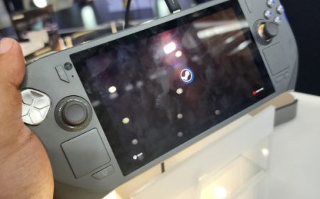 ZOTAC ZONE Handheld Features AMOLED Screen, AMD Ryzen 7 8840U, LPDDR5X Memory, Aiming September Launch For $800
