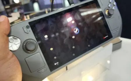 ZOTAC ZONE Handheld Features AMOLED Screen, AMD Ryzen 7 8840U, LPDDR5X Memory, Aiming September Launch For $800