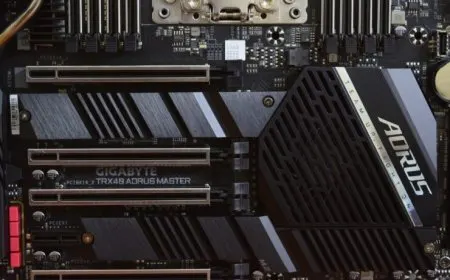 Intel Unveils PCIe “Thermal Throttling” In Linux Driver Update, Targeted At PCIe 6.0 & PCIe 7.0 Standards