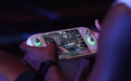 AOKZOE A2 Gaming Handheld Launches On 22nd December: AMD Ryzen 7840U Starts At $699, 6800U Variant For $599