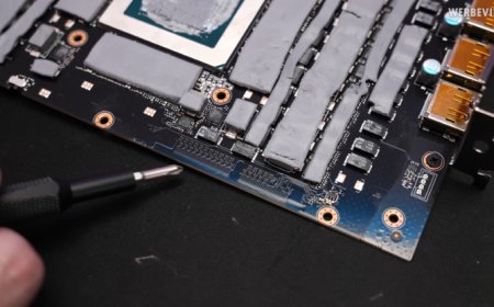 Gigabyte GeForce RTX 4090 PCB Shows Left Out NVIDIA NVLINK Traces