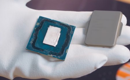 Intel 13th Gen Raptor Lake CPU Delidded, Slightly Bigger Die Than Alder Lake & Up To 420W Power Limit
