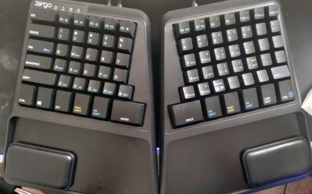 ZergoTech Freedom Keyboard Review: Ergonomics And Performance in a Unique Form Factor