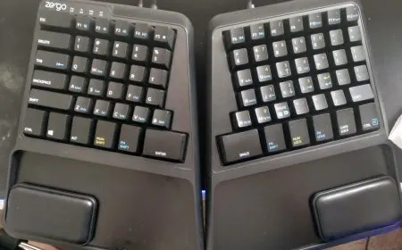 ZergoTech Freedom Keyboard Review: Ergonomics And Performance in a Unique Form Factor