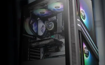 The Thermaltake Versa T35 computer case features a tempered glass side panel.