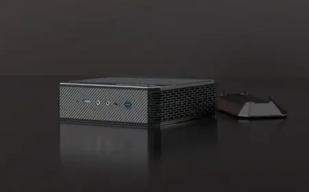 Minisforum HX90G mini PC with AMD Ryzen 9 5900HX CPU and Radeon RX 6650M GPU in a 2.8L chassis.