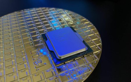 Intel Core i9-12900KS 5.5 GHz CPU Smiles For The Camera As It’s Shipped To First Customer Ahead of Launch