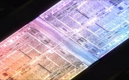 The chart displays Apple M1 Ultra benchmark results compared to Intel Alder Lake and AMD Threadripper performance.