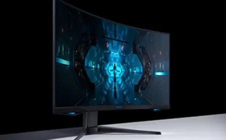 Samsung Odyssey Neo G8 monitor with 4K resolution, 240Hz refresh rate, and Quantum MiniLED technology.