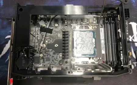 Intel NUC 12 Extreme features a socketed compute element module supporting 12th Gen Alder Lake LGA 1700 CPUs.