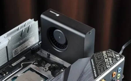 An active M.2 SSD cooling solution with a fan supports next-generation PCIe Gen 5 drives.