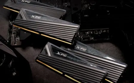 The image displays ADATA XPG CASTER DDR5 DRAM memory modules operating at 7000 Mbps speeds.