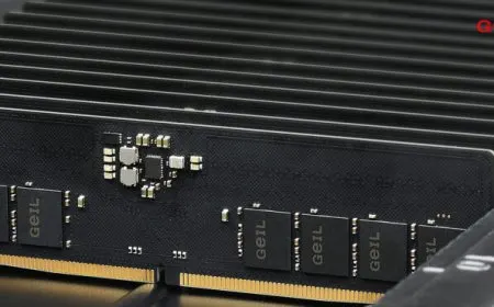 DDR5 memory modules are displayed alongside power regulation circuitry.