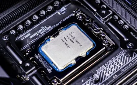 The graphic displays a compatibility list for Z690 motherboards and Alder Lake CPUs published by be quiet! and ARCTIC.