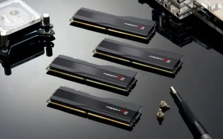 G.SKILL Trident Z5 DDR5 memory module during a 7000 MHz overclocking demonstration