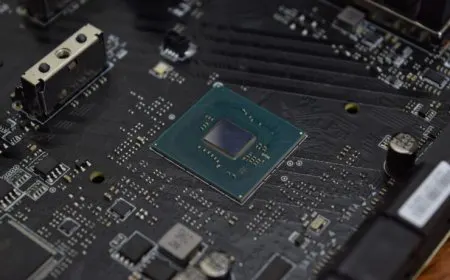 Intel 600-series chipsets X699, Z690, and W680 appear in recent driver files.