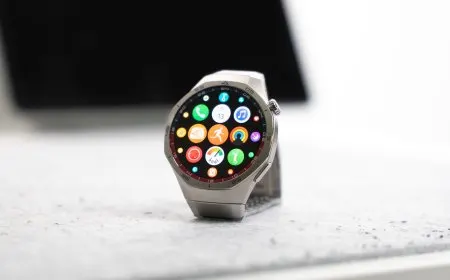 Huawei Watch GT 5 and GT 5 Pro smartwatches are displayed alongside their fast charging accessories.