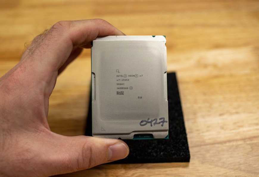 Intel Xeon w7-2595X Review - Sapphire Rapids Refresh