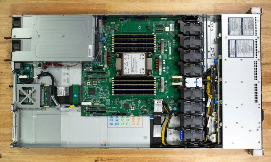 Supermicro SYS-112H-TN Server Review: Xeon 6 Efficiency and Architecture