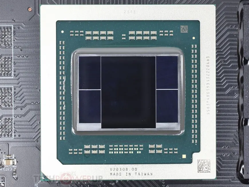 AMD Launches Radeon RX 7800M Mobile GPU on Navi 32 Architecture