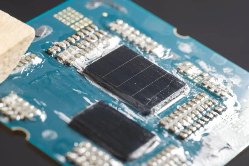 AMD Ryzen 7 7800X3D 3D V-Cache CPU Gets Infrared Close Ups, IOD Breaks Up Into 5 Pieces After Photo Session