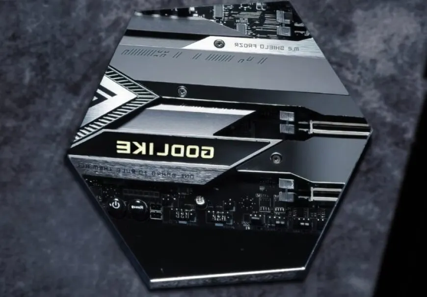 Meet The GOD! MSI’s MEG X670E GODLIKE Juggernaut Motherboard PCB Unveiled – 27 Phase VRM, Gen 5 PCIe & M.2 Slots…