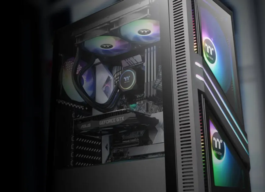 The Thermaltake Versa T35 computer case features a tempered glass side panel.