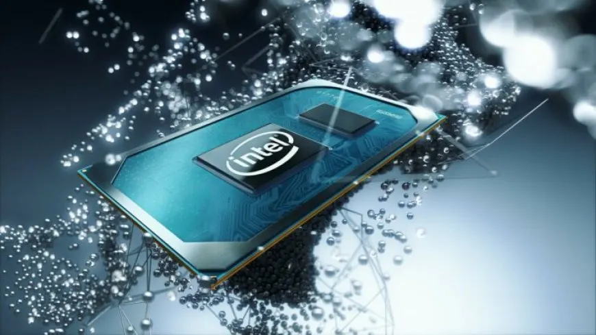The Intel Core i7-1185G7 processor die features Tiger Lake architecture with a 4.8 GHz boost clock and Xe graphics core.