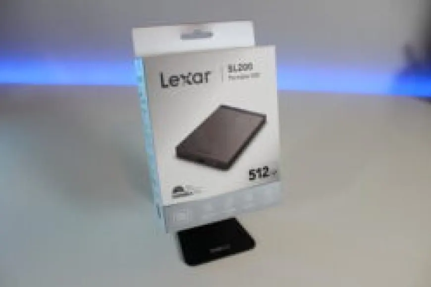 Silver Lexar SL200 512GB portable SSD
