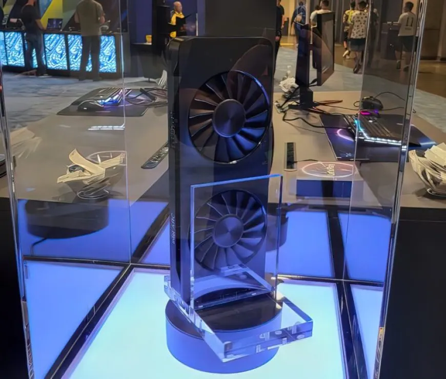 The Intel Arc Limited Edition graphics card features 8+6 pin power connectors and the ACM-G10 GPU at IEM 2022.