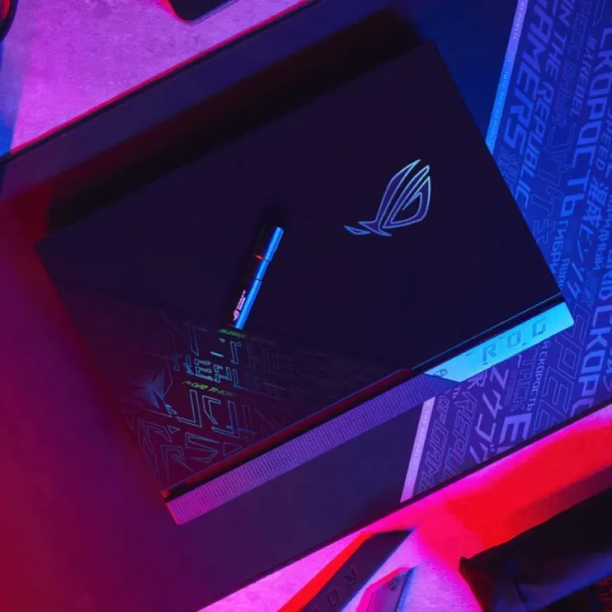 ASUS ROG Strix Scar 17 SE laptop featuring Intel Core i9-12950HX CPU and NVIDIA RTX 3080 Ti GPU.