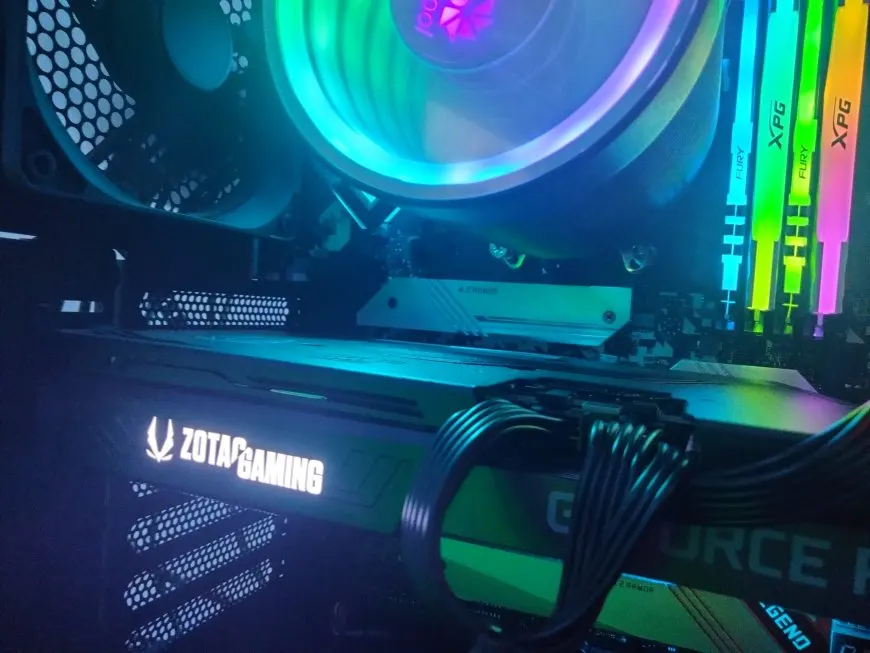 A black Kingston FURY Beast DDR4 memory module features a brushed aluminum heat spreader.