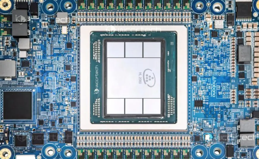 Intel Habana Gaudi2 and Greco 7nm deep learning accelerators featuring 24 TPCs, 96 HBM2e memory, and 600W TDP.