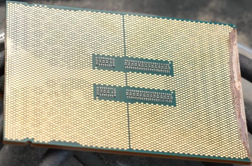 Intel Fishhawk Falls processor and Sapphire Rapids-X motherboard architecture.