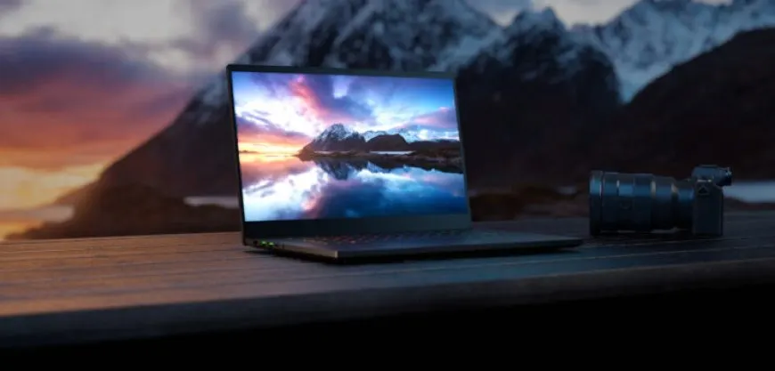 Razer Blade 15 laptop with QHD OLED 240Hz display, Intel i9 processor, and RTX 3070 Ti graphics card.