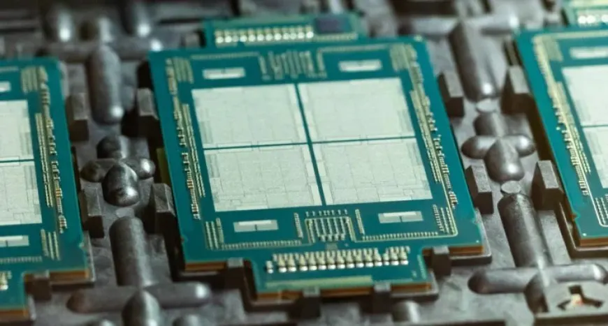 Leaked benchmark chart comparing Intel Sapphire Rapids-SP Xeon Platinum ES against AMD EPYC Milan and last-gen Xeons.
