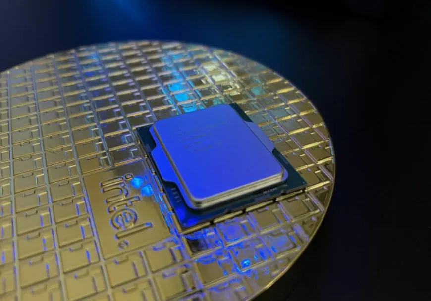 The Intel Core i9-12900KS processor is displayed with its integrated heat spreader visible.