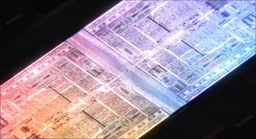 The chart displays Apple M1 Ultra benchmark results compared to Intel Alder Lake and AMD Threadripper performance.