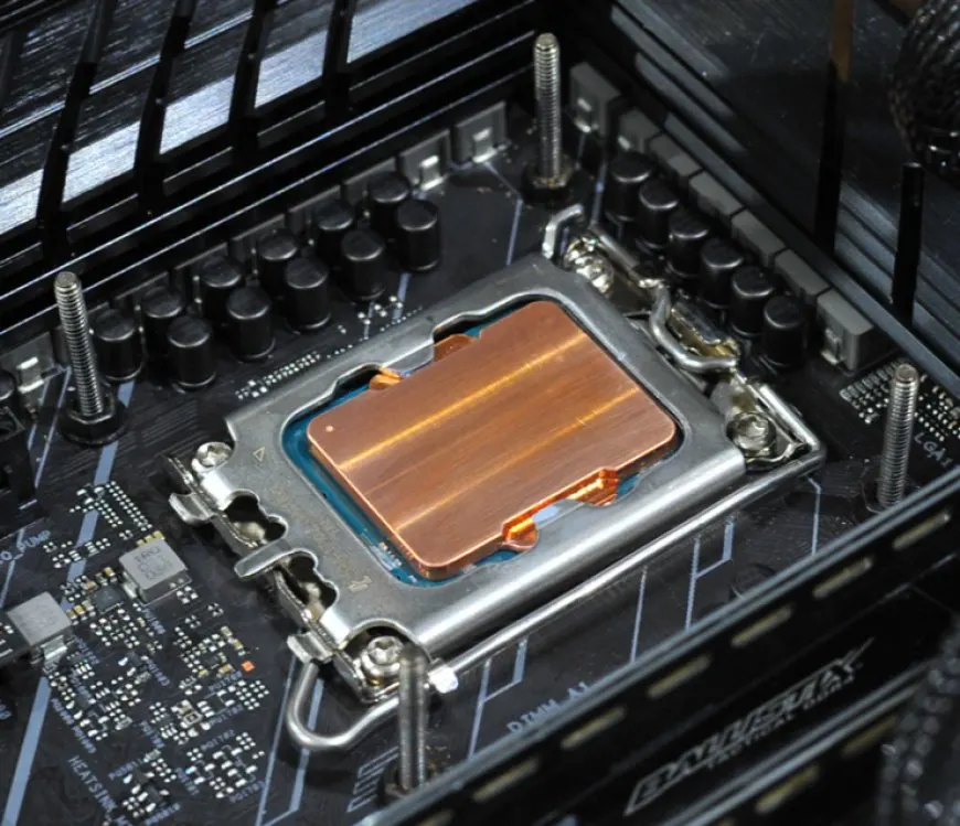 A RockItCool pure copper IHS kit for Intel 12th generation Alder Lake processors is shown.