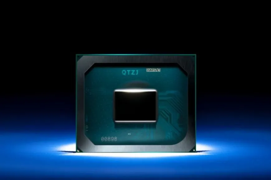 This graphic shows Intel branding alongside a technical schematic of a low-power graphics processing unit architecture.