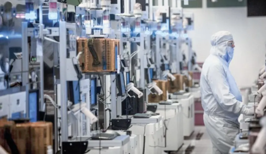 Intel announces a $1 billion fund to build a foundry innovation ecosystem using open RISC-V and chiplet technologies.