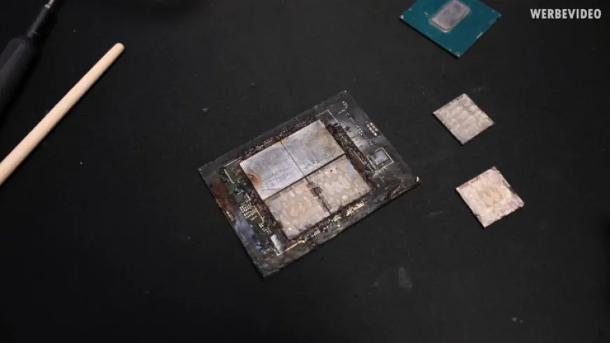 The exposed Intel Sapphire Rapids die reveals 56 Golden Cove cores.