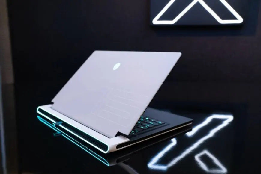 Dell and Alienware laptops feature Intel 12th Gen Alder Lake processors with up to 14 cores and hybrid architecture.