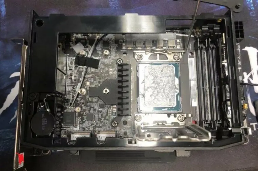 Intel NUC 12 Extreme features a socketed compute element module supporting 12th Gen Alder Lake LGA 1700 CPUs.
