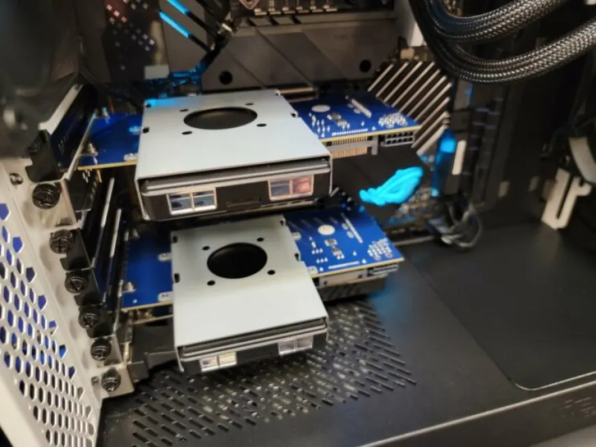 Intel demonstrates Samsung PM1743 PCIe Gen 5.0 SSD on Alder Lake platform, reaching nearly 14 GB/s bandwidth.