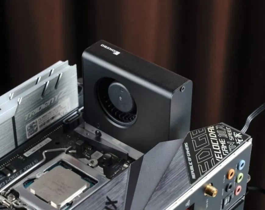 An active M.2 SSD cooling solution with a fan supports next-generation PCIe Gen 5 drives.