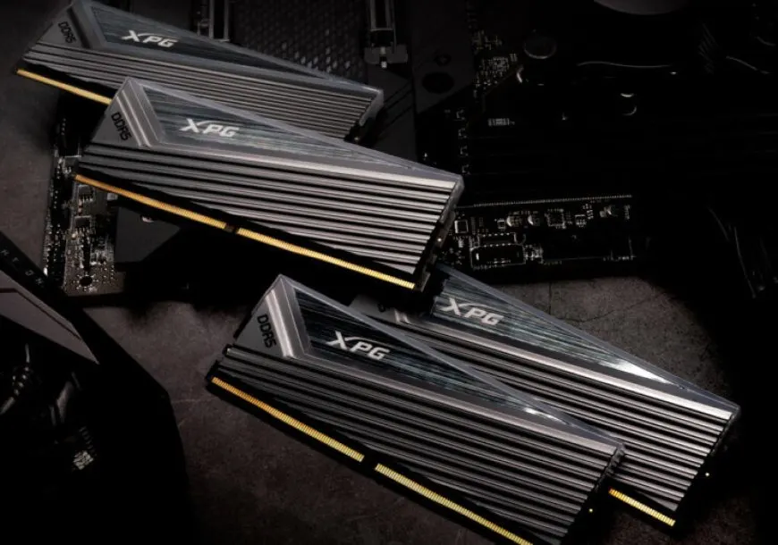 The image displays ADATA XPG CASTER DDR5 DRAM memory modules operating at 7000 Mbps speeds.
