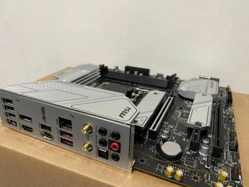 MSI MAG B660M Mortar motherboard with LGA 1700 socket, DDR5 support, and PCIe 4.0 connectivity.