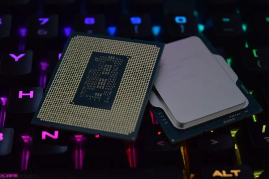 The MSI MEG Z690 ACE and MAG Z690 Tomahawk motherboards are displayed side by side.