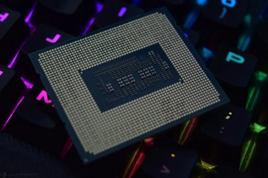 Intel Core i7-12700 12-core Alder Lake CPU alongside AMD Ryzen 9 5900X 12-core processor.